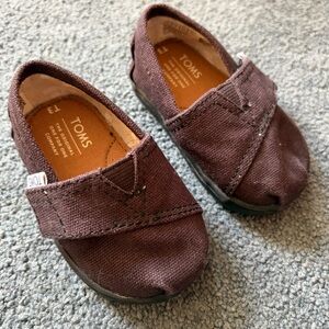 TOMS Baby Classic Slip-On Shoes in Black canvas size 3